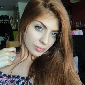 Meet your Posher, Flavia